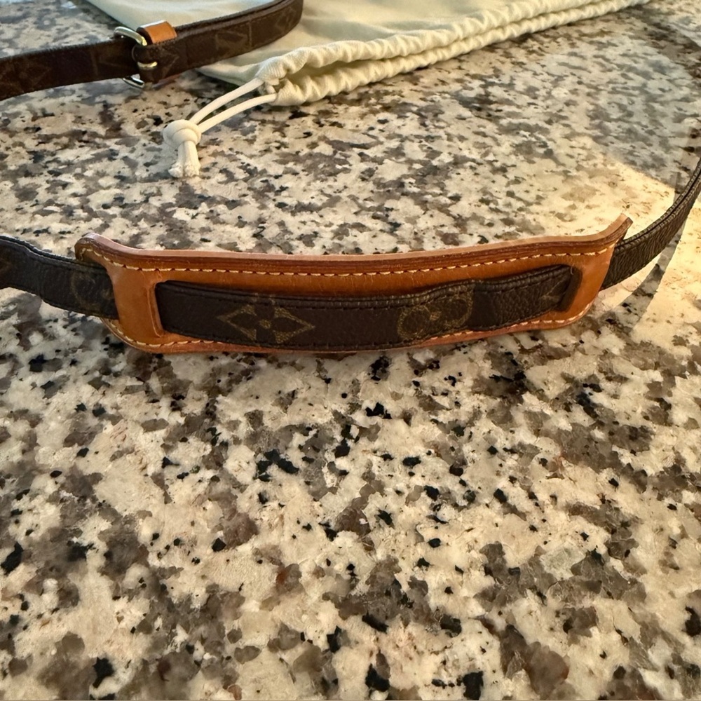 Louis Vuitton Monogram Danube 21 - Picture 14 of 15